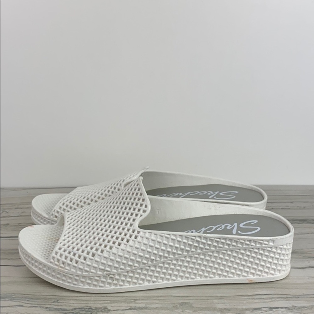 SKECHERS HARD PLASTIC SANDAL